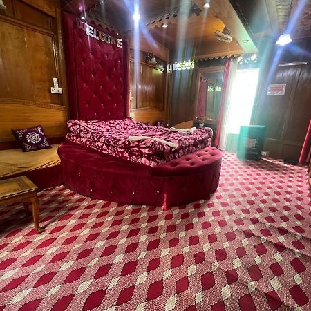 Floating Young Gulshan Houseboat ศรีนาการ์ ภายนอก รูปภาพ